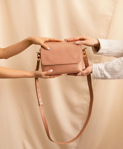ELLI---Millennial Pink